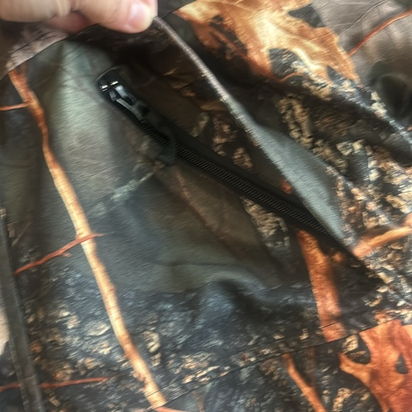 Lightweight camo jacket. Size medium. - Picture 9 of 10